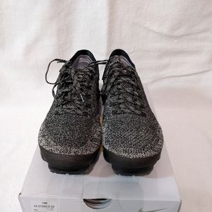 Nike Air VaporMax Flyknit "Cookies & Cream."